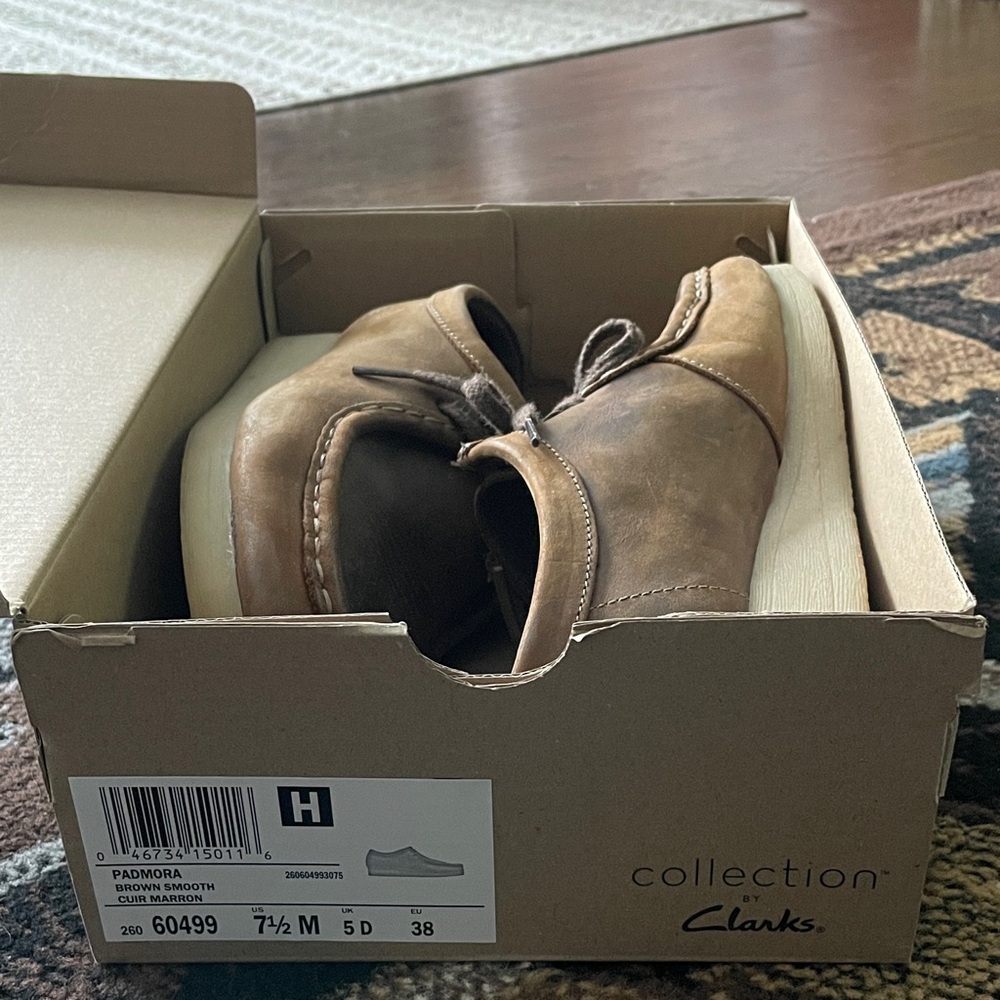 Clarks - Picture 3 of 6